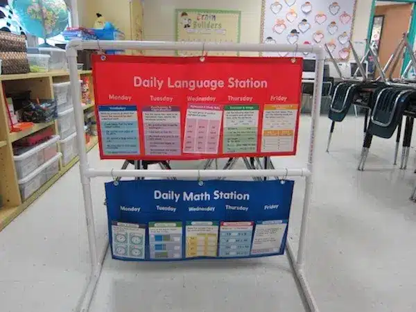 Free Calendar Cards Set for a Pocket Chart